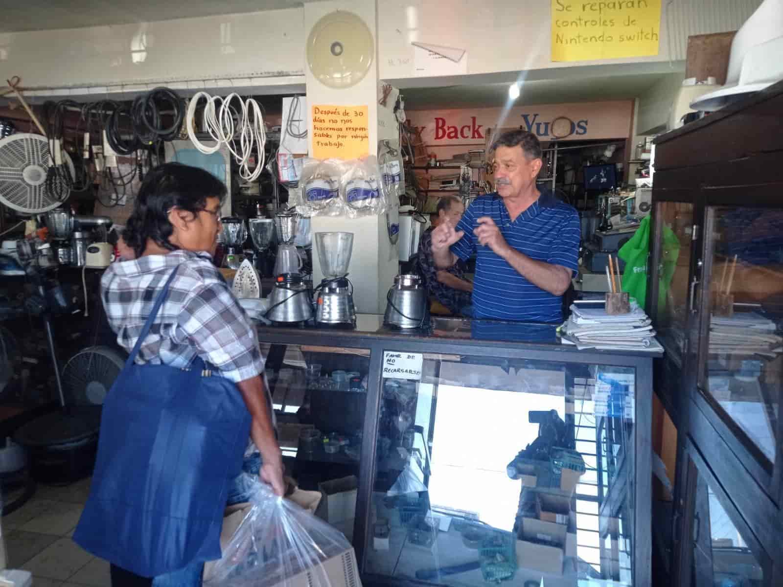 Son ya 72 años sirviendo a monclovenses