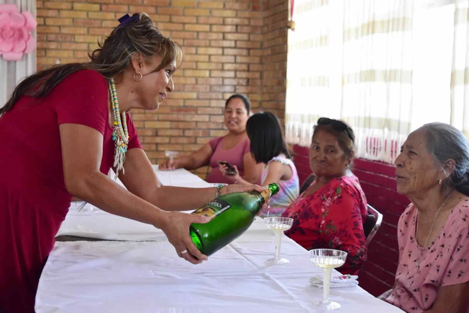 Corona Ciénegas a reina del comedor
