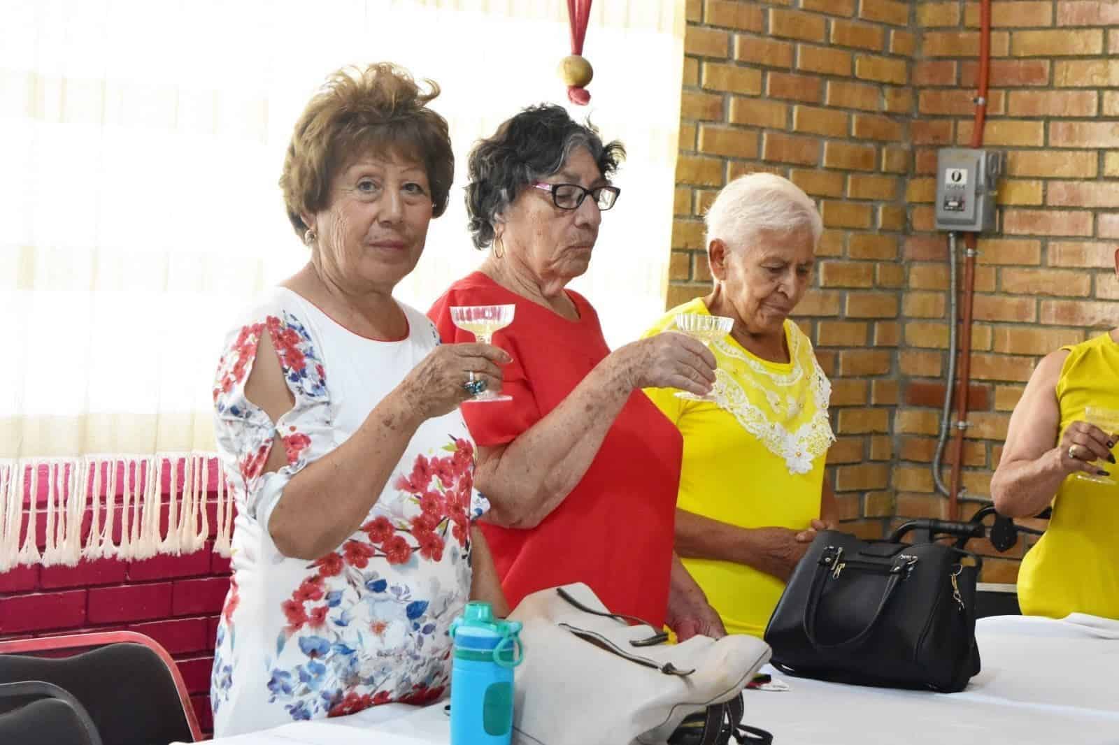 Corona Ciénegas a reina del comedor