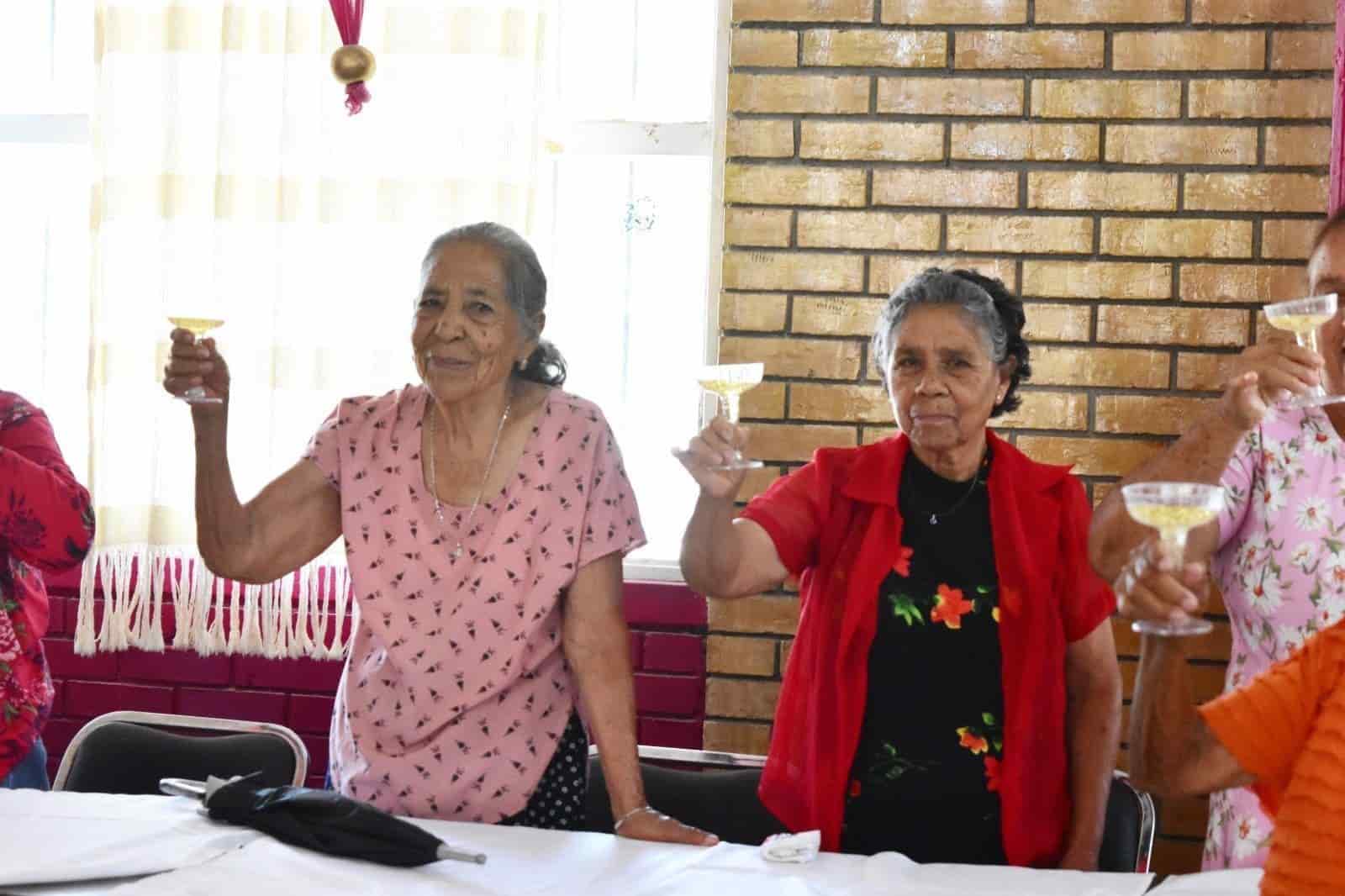 Corona Ciénegas a reina del comedor
