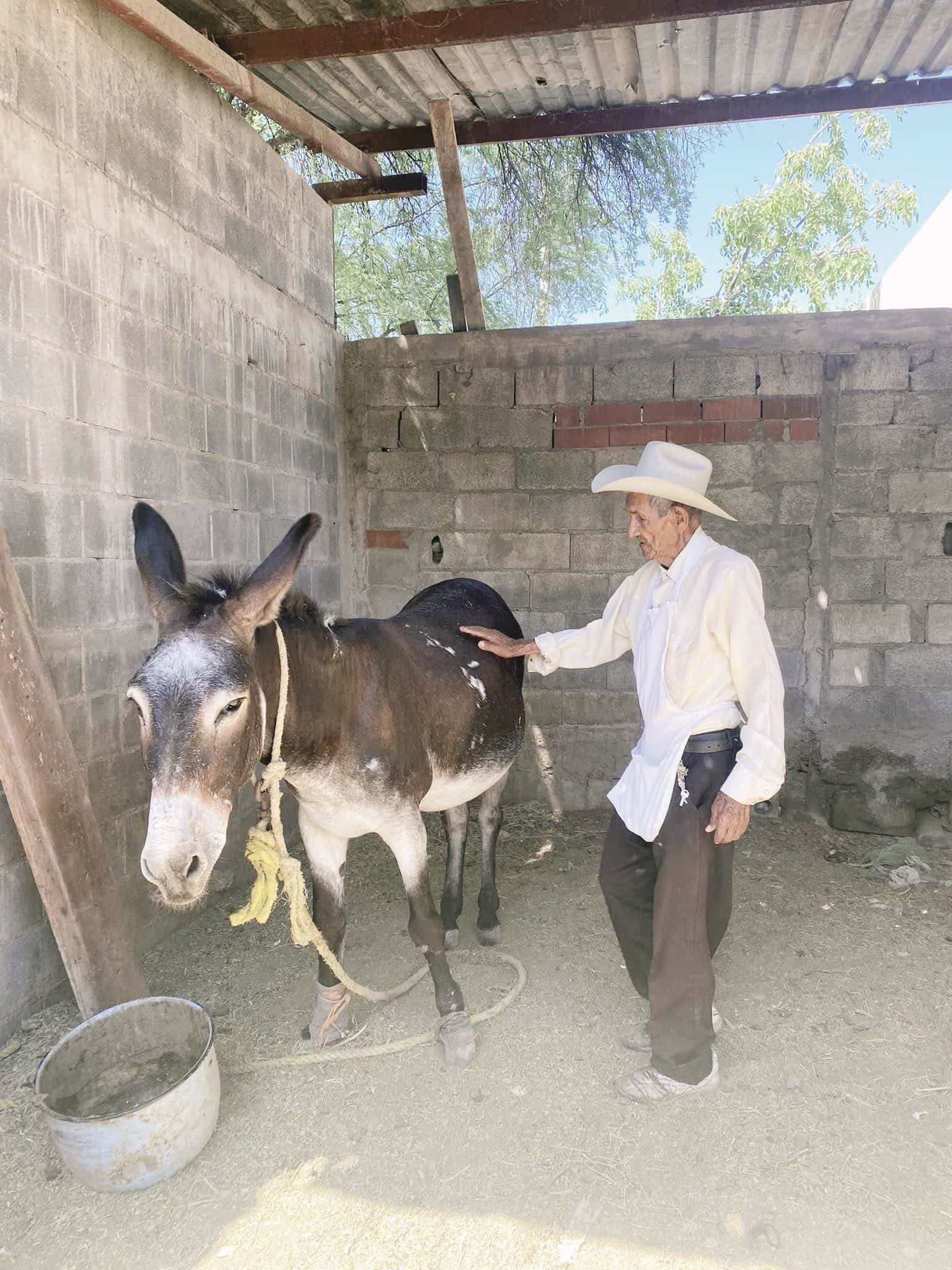 Cumple “El Tío” 100 años de vida