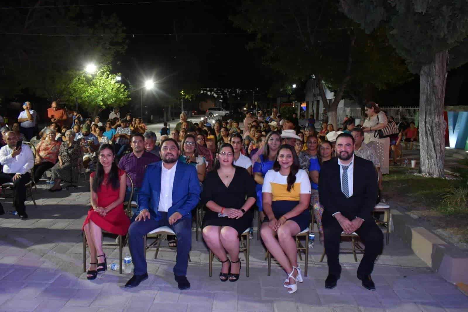 Coronan a reina del adulto mayor 