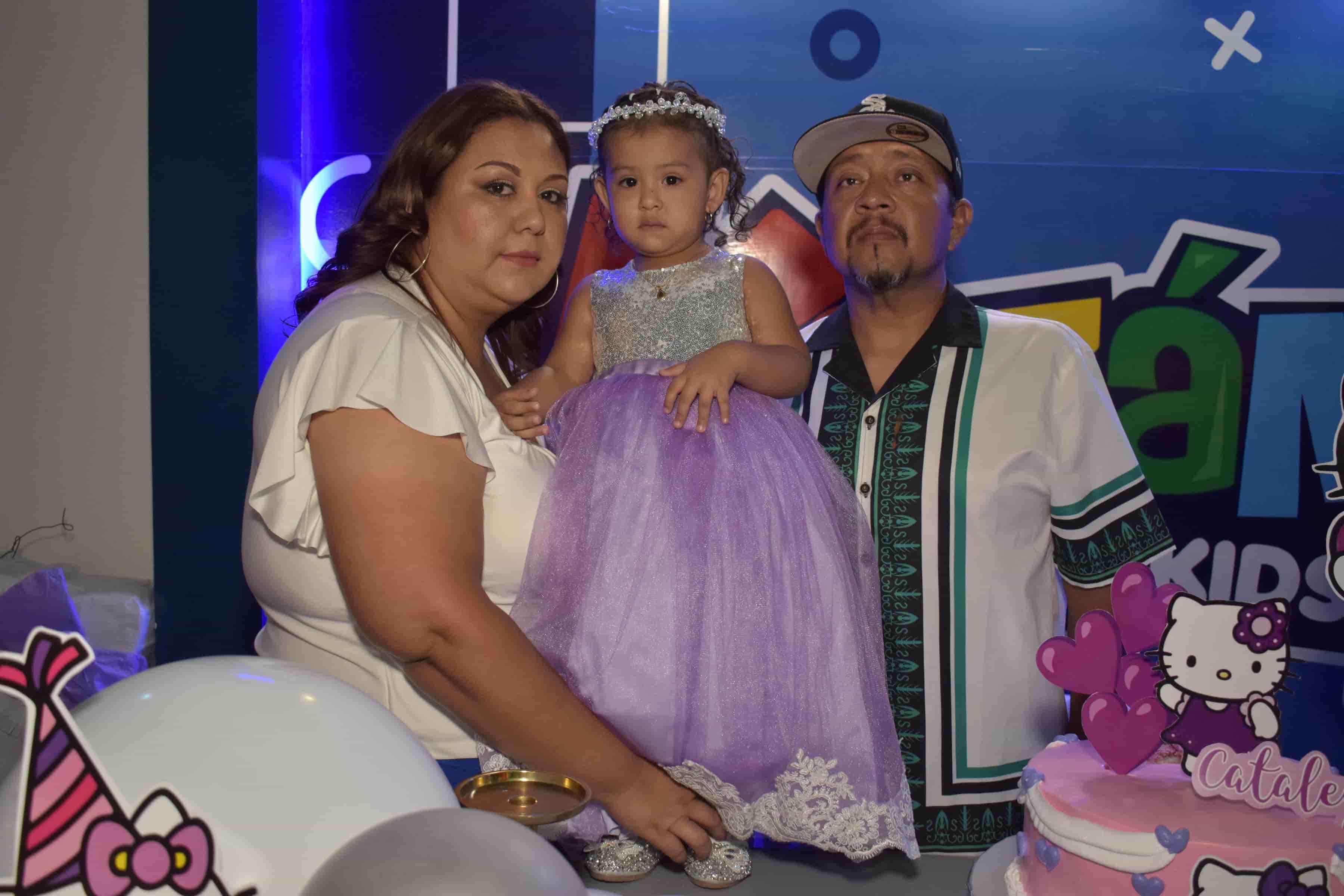 Cataleya Jaqueline apaga 2 velitas