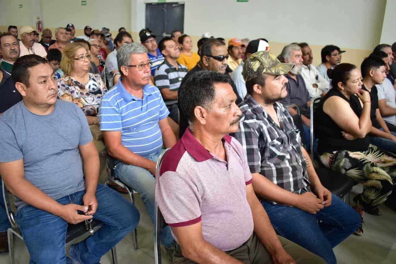 Atiende Hugo a obreros de Altos Hornos