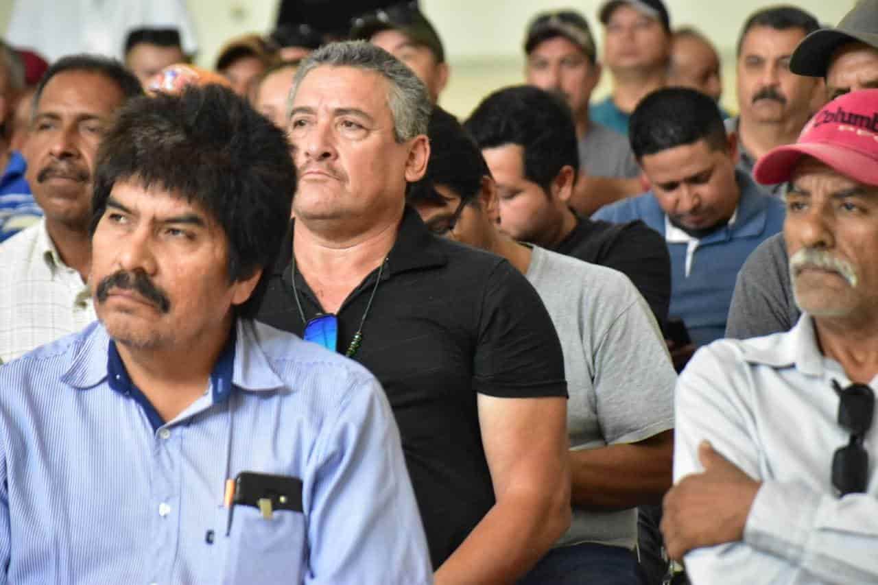 Atiende Hugo a obreros de Altos Hornos