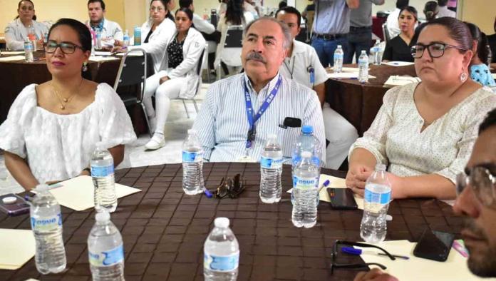 Capacita salud a personal médico