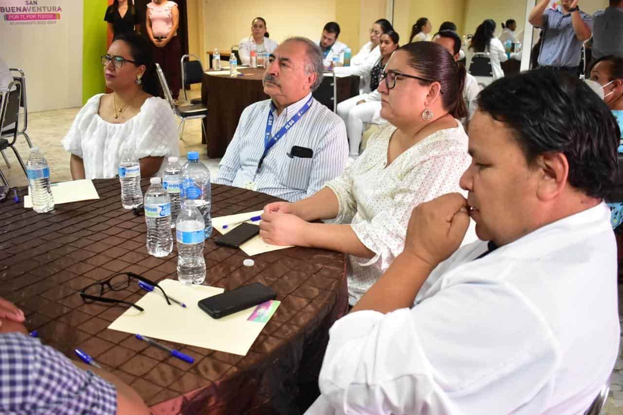 Capacita salud a personal médico