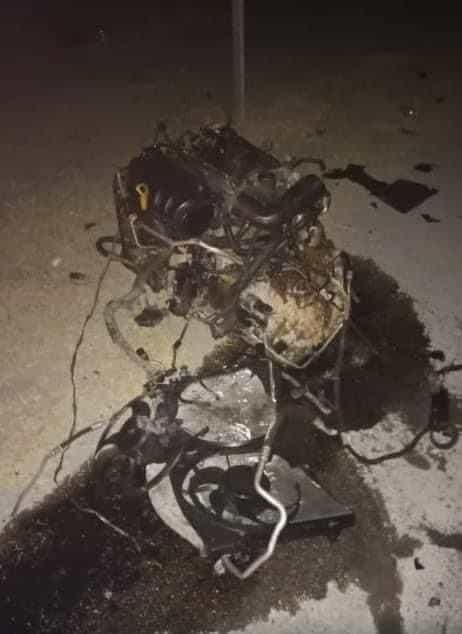 ¡Se impacta contra tráiler! Auto queda completamente destrozado