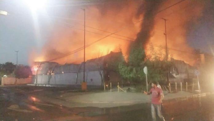 Arrasa fuego Con Aurrerá