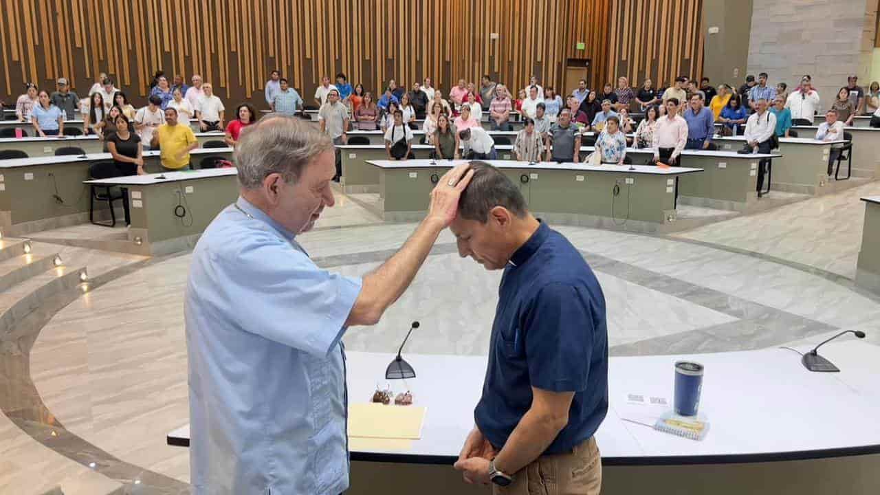 Sacerdote dona riñón y salva vida de mujer