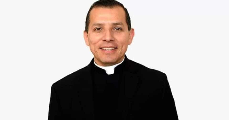 Sacerdote dona riñón y salva vida de mujer