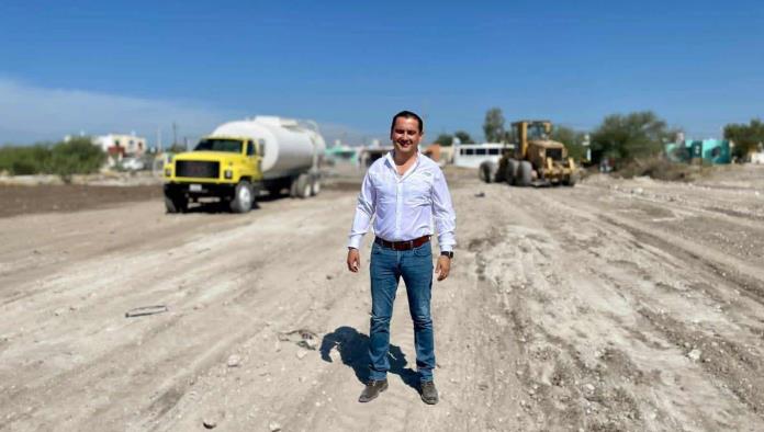 Supervisa Pepe Díaz construcción de escuela