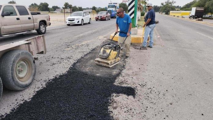 Avanza plan de bacheo en los sectores de Nava 