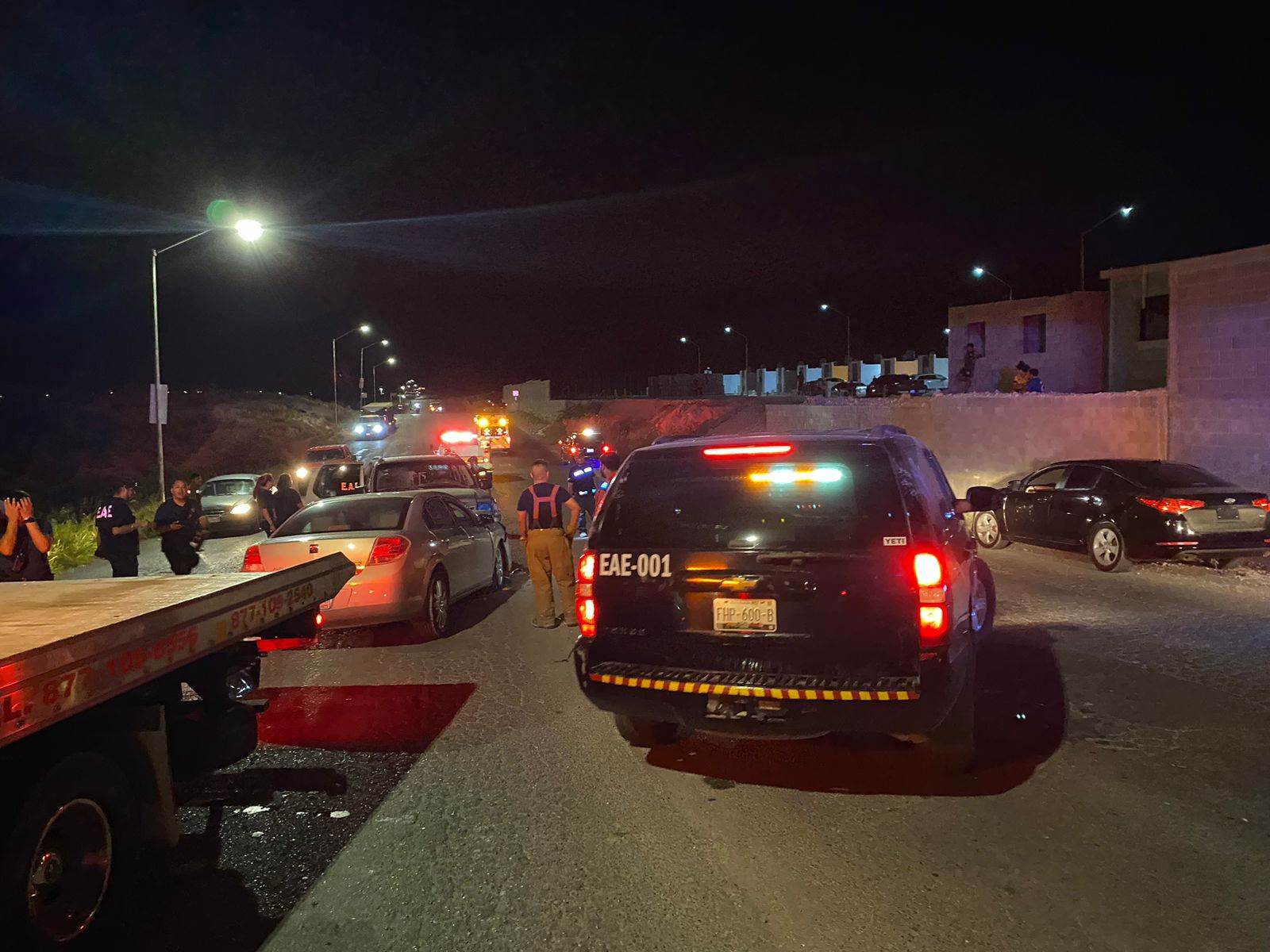 Choca de frente al invadir carril