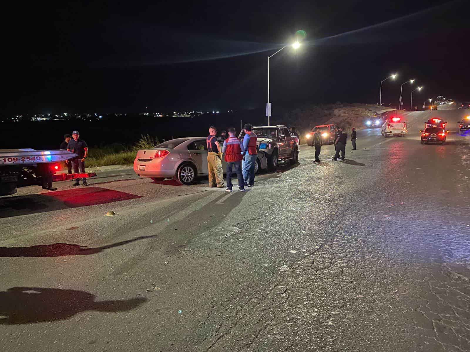 Choca de frente al invadir carril