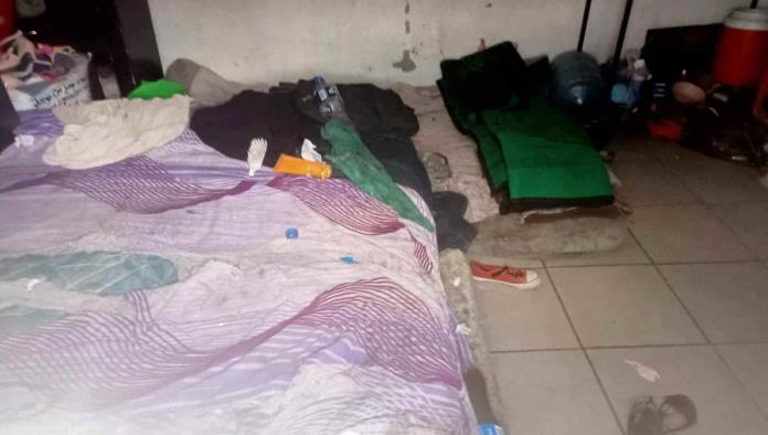 Llega con su hija muerta al IMSS