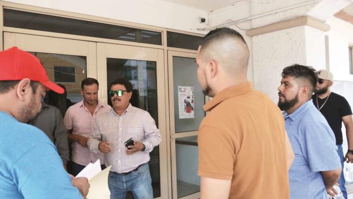 Afirman obreros no están con el Democrático