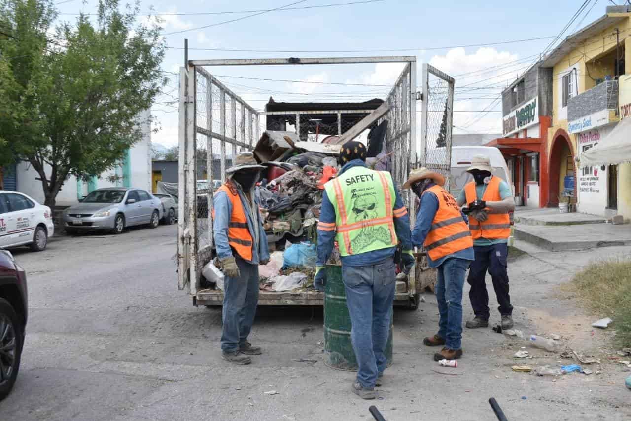 Vivía abuelita entre basura