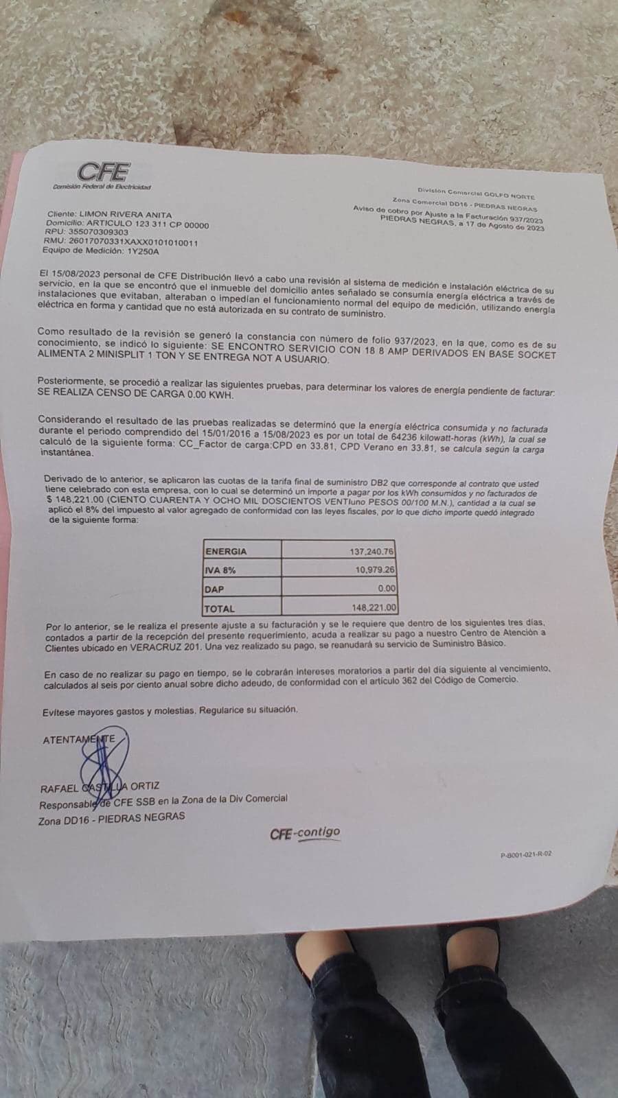 Protestan frente a CFE por recibos inflados