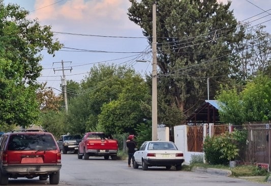 Sale joven por la puerta falsa 