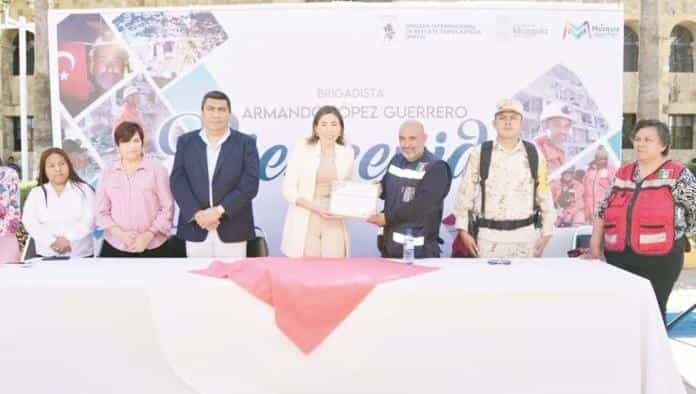 ¡El orgullo de ser bombero! Inició su misión de servir en el año de 1998