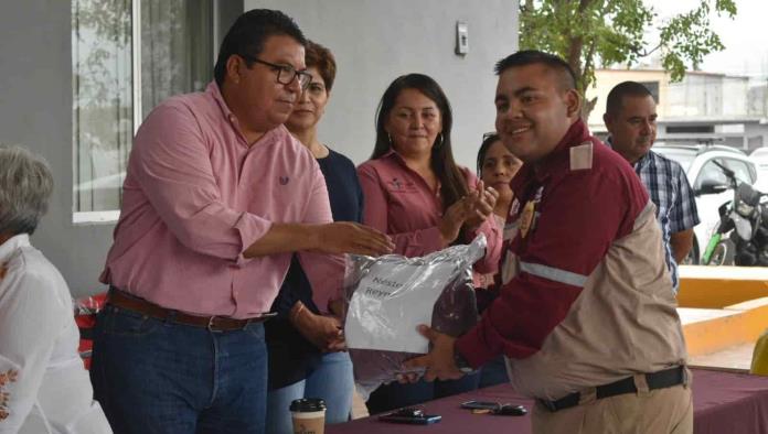 Anuncia Beto Piña aumento de sueldo