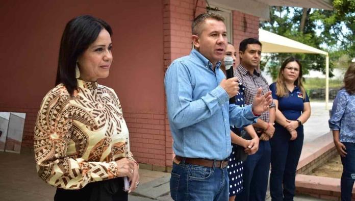 Apoya Hugo a profesores