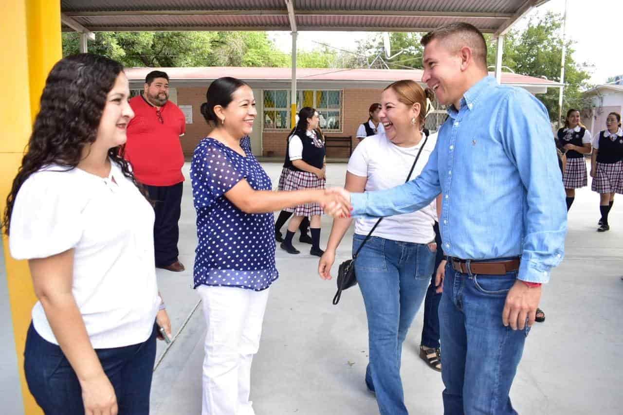 Apoya Hugo a profesores