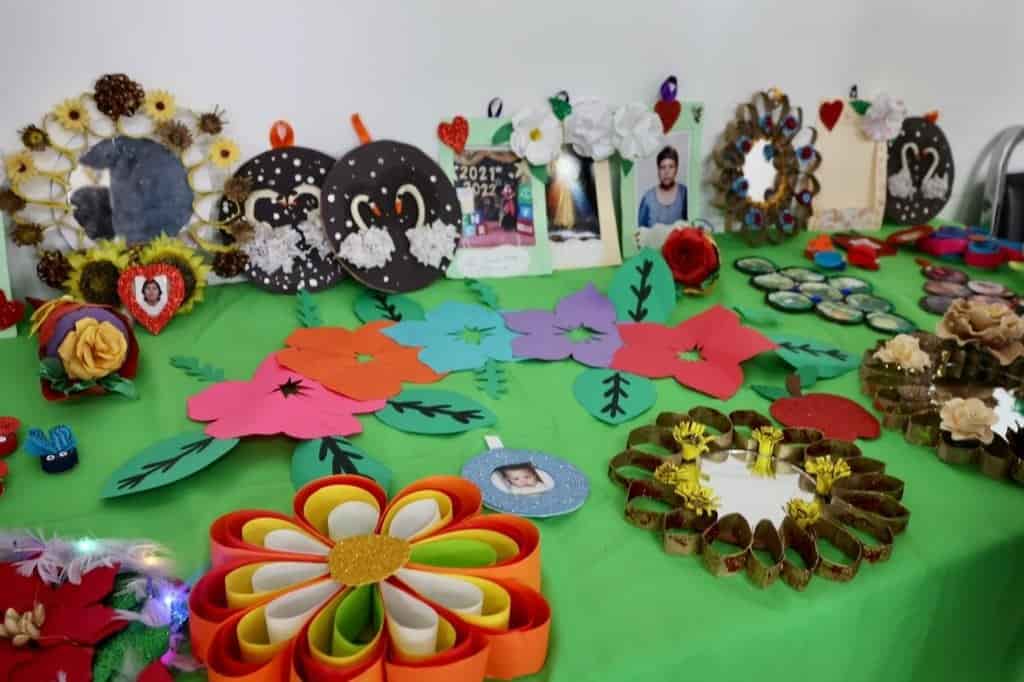 Convive Diana Haro con adultos mayores