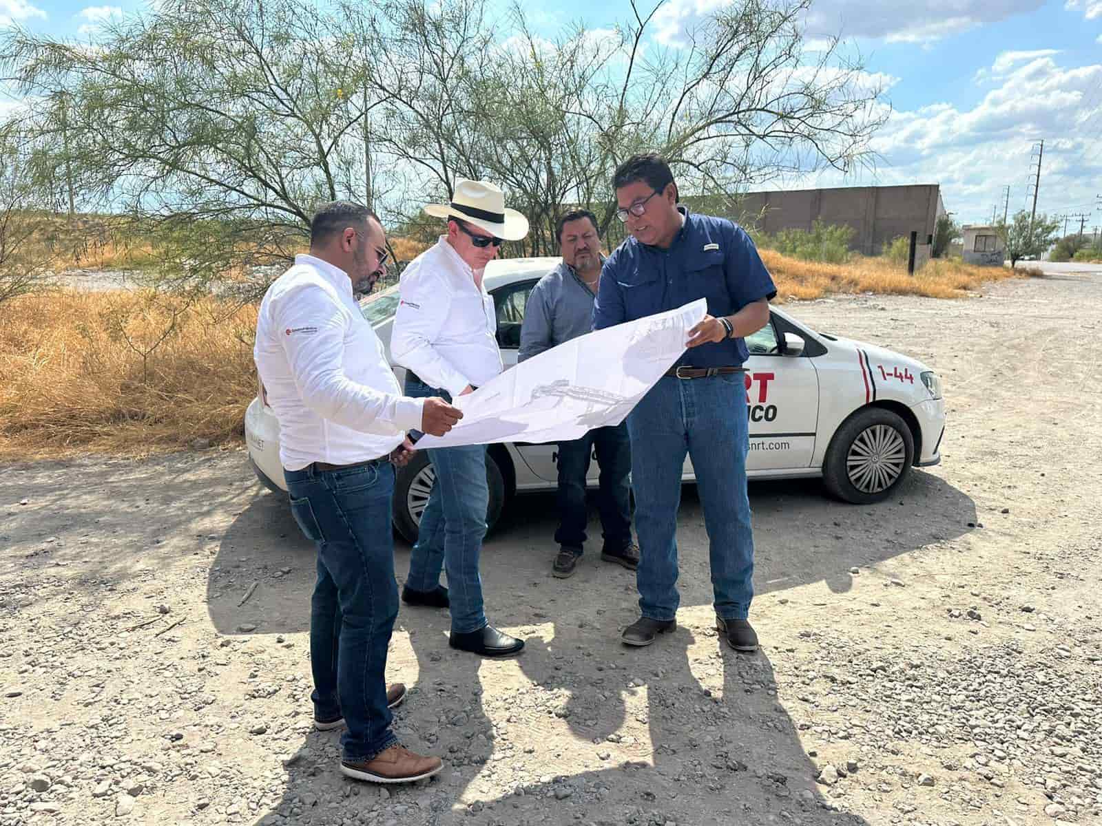 Se reúne con Piña Con Jorge Peralta