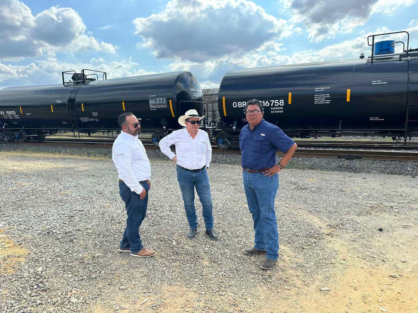 Se reúne con Piña Con Jorge Peralta