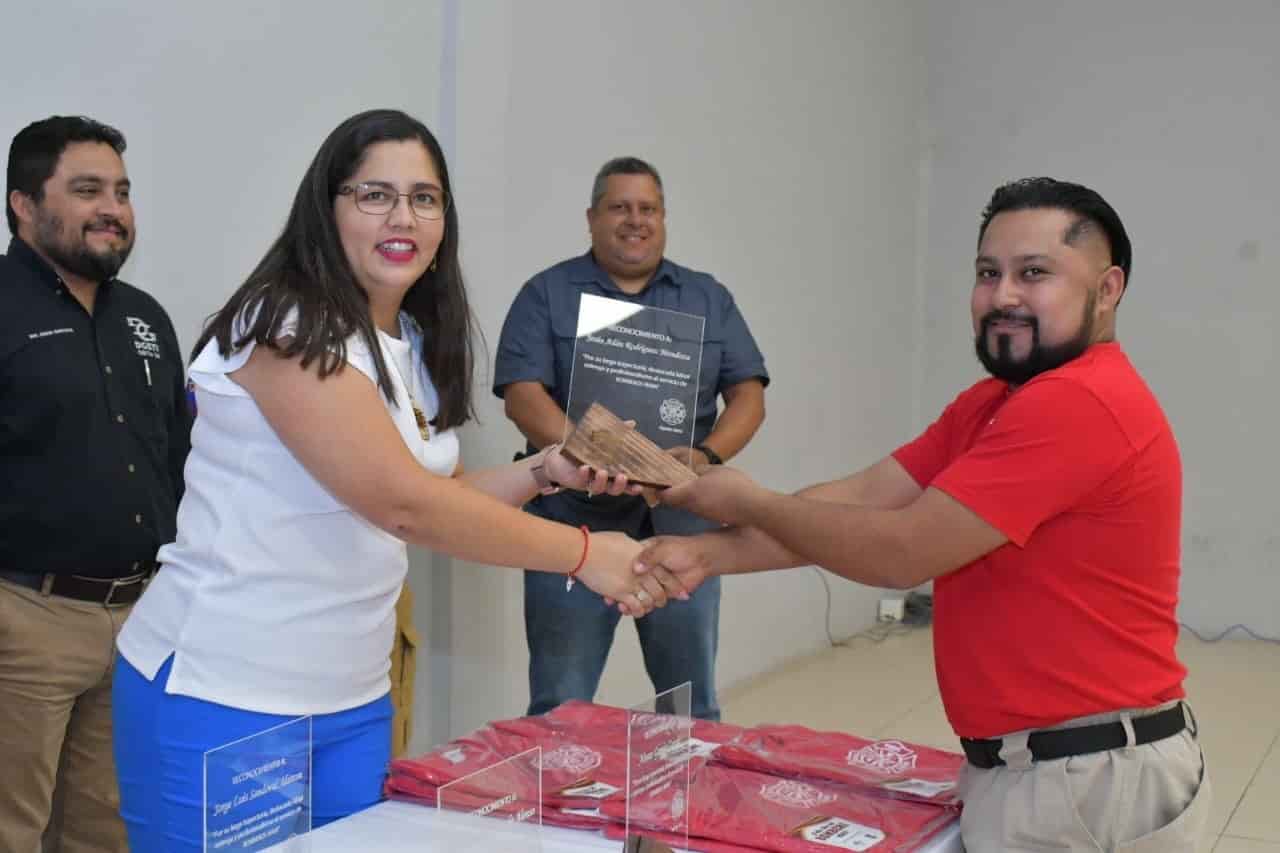 Reconoce Nava a los bomberos
