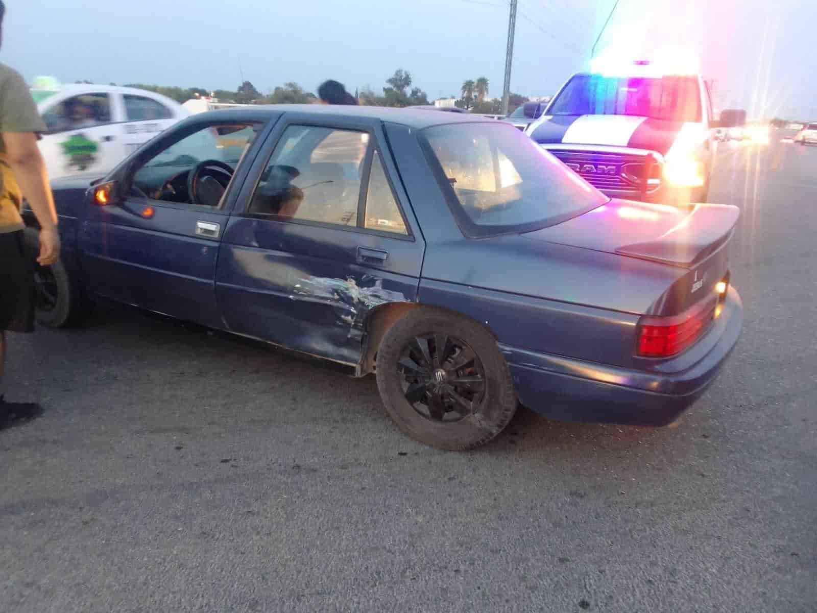 Provoca choque al no respetar semáforo