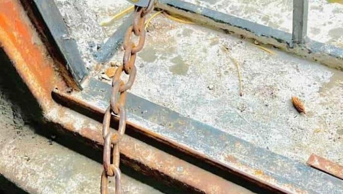 Lo encadenó para evitar que se drogara