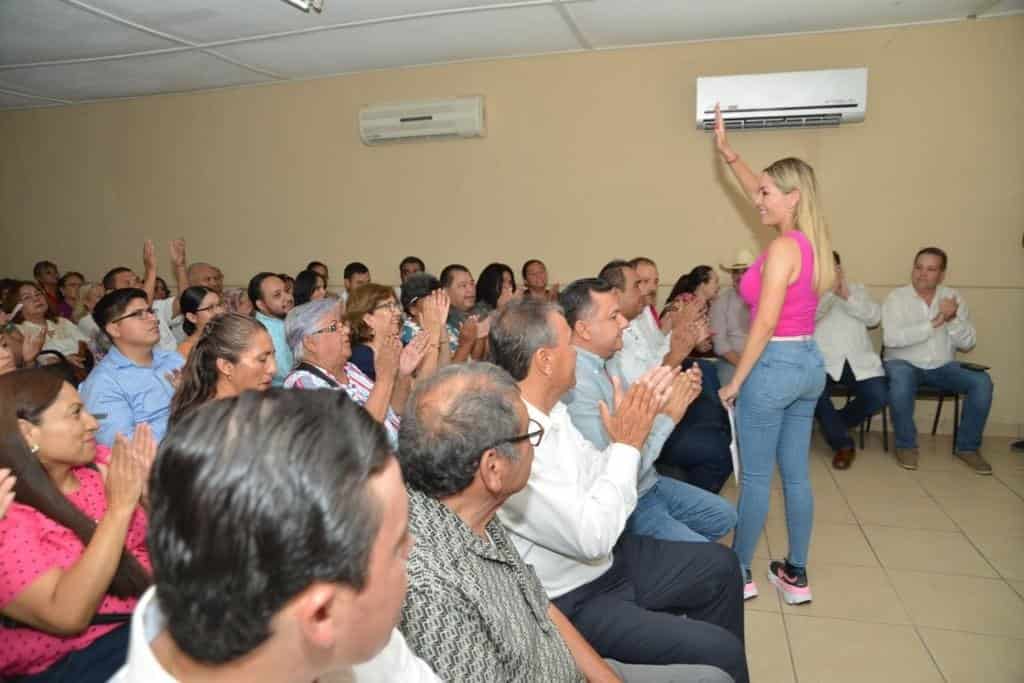 Presenta informe de actividades legislativas senadora Verónica Martínez