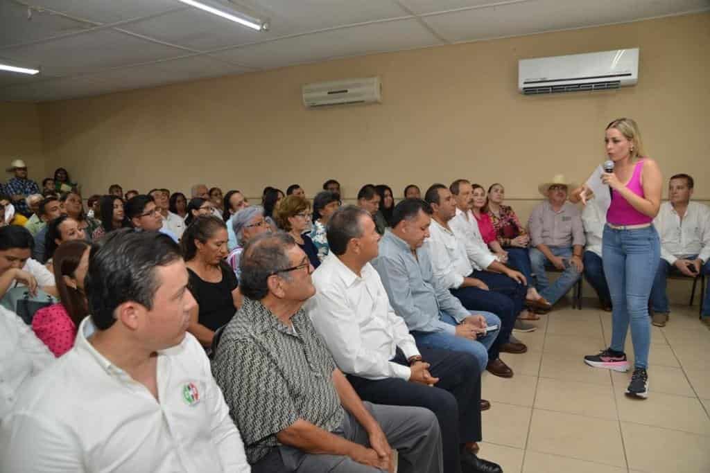 Presenta informe de actividades legislativas senadora Verónica Martínez