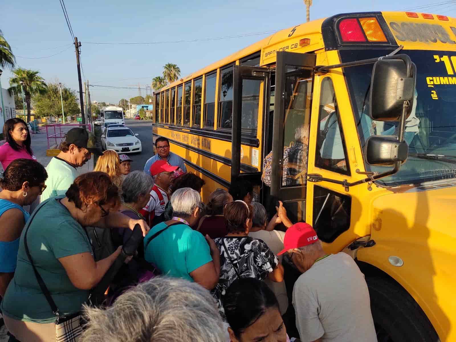 Viajan abuelitos a Pueblo Mágico