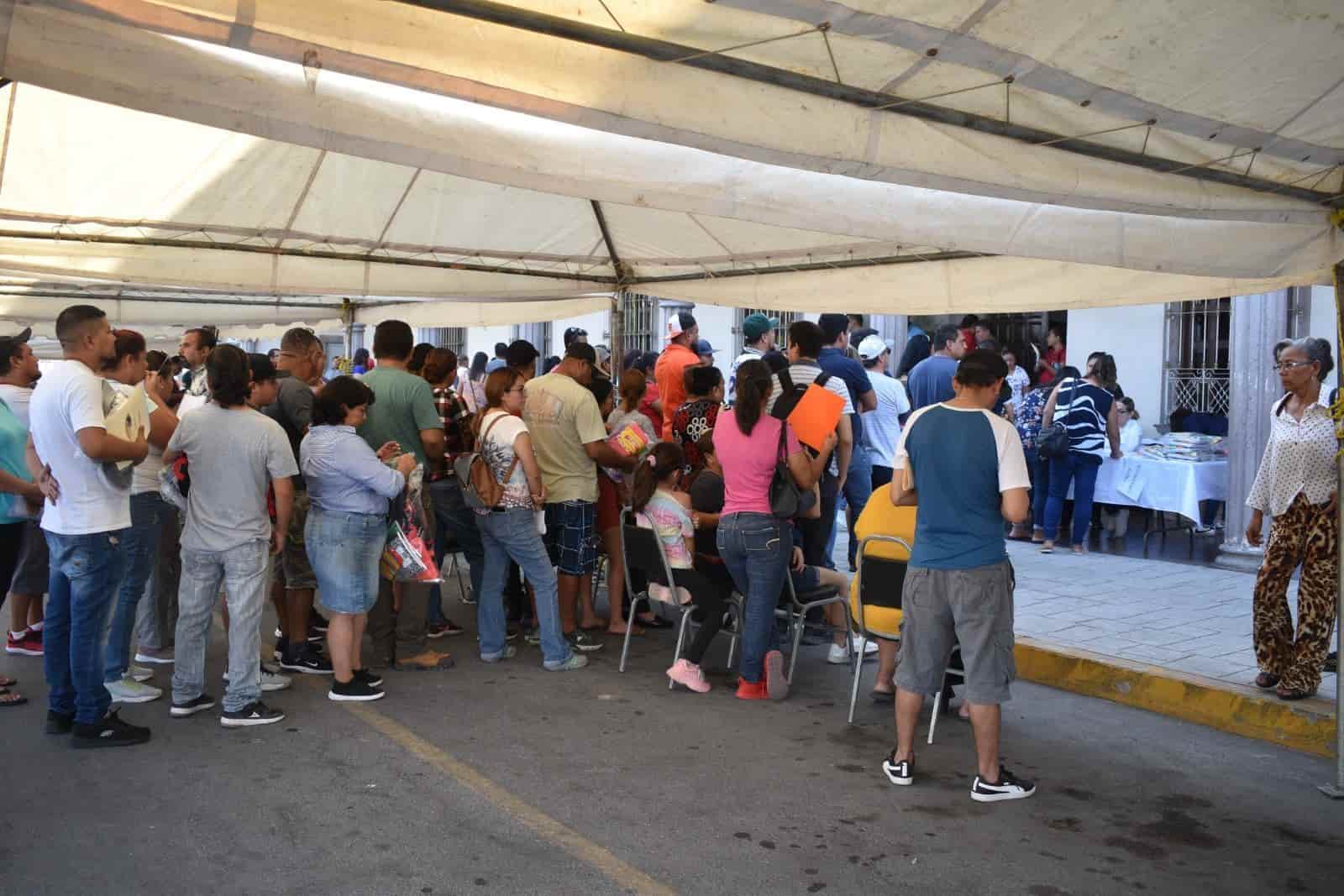 Entregan Frontera paquetes escolares