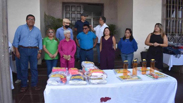 Entregan Frontera paquetes escolares