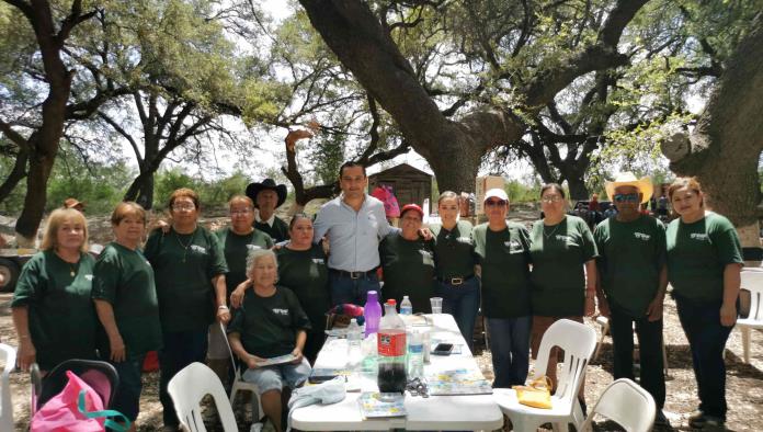 Festeja Allende a adultos mayores en el parque Palmira