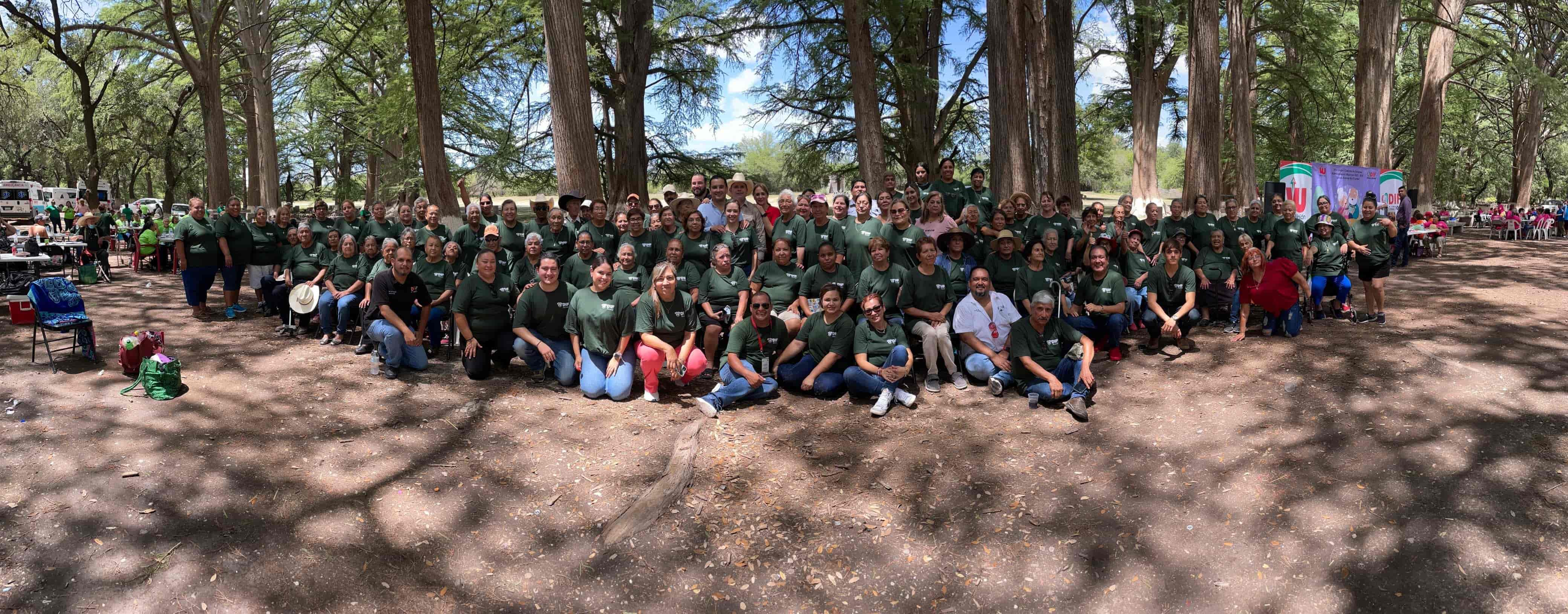 Festeja Allende a adultos mayores en el parque Palmira