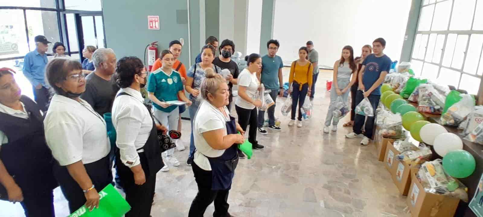 ¡Festejo y entrega de despensas!