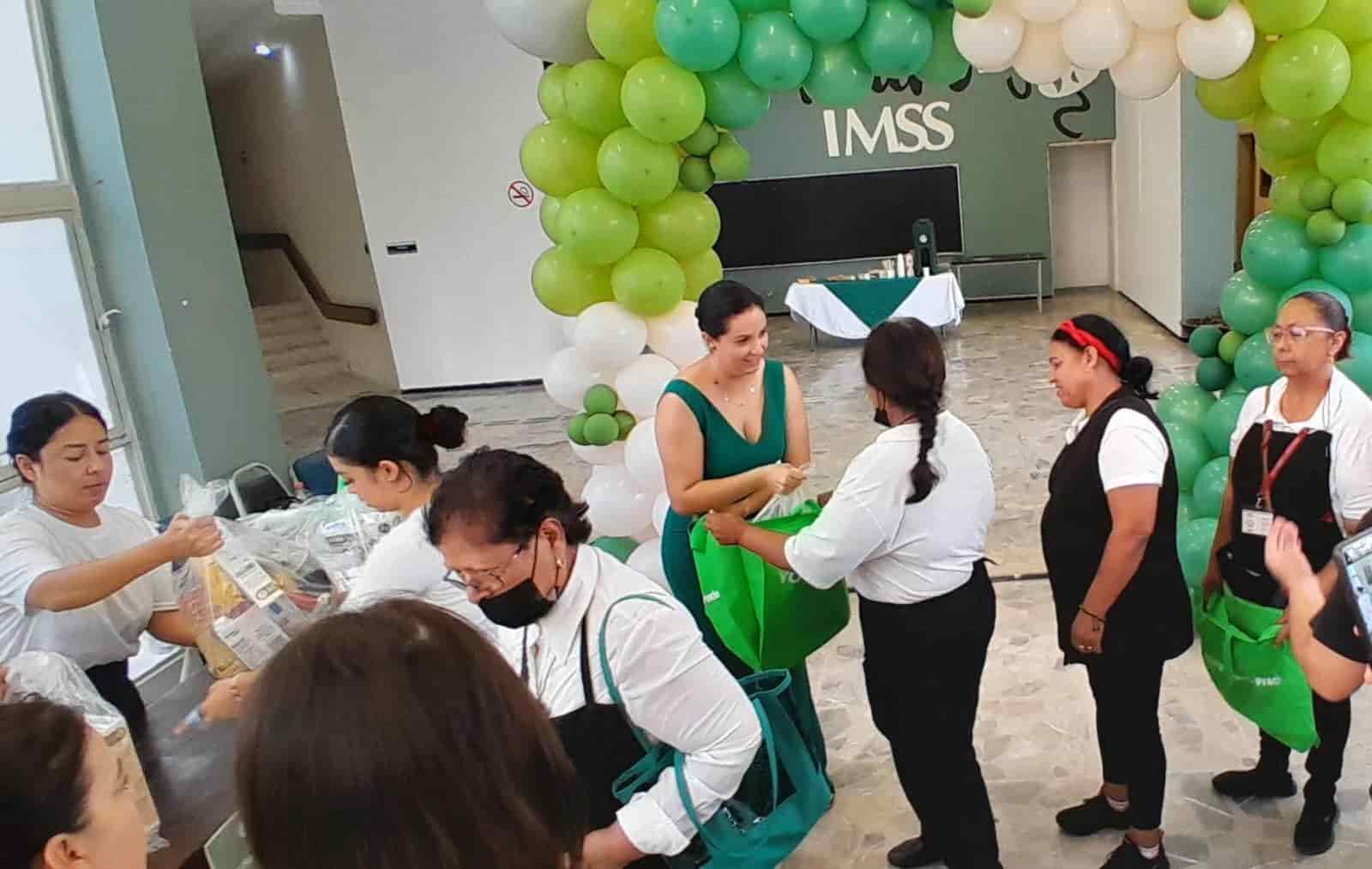 ¡Festejo y entrega de despensas!