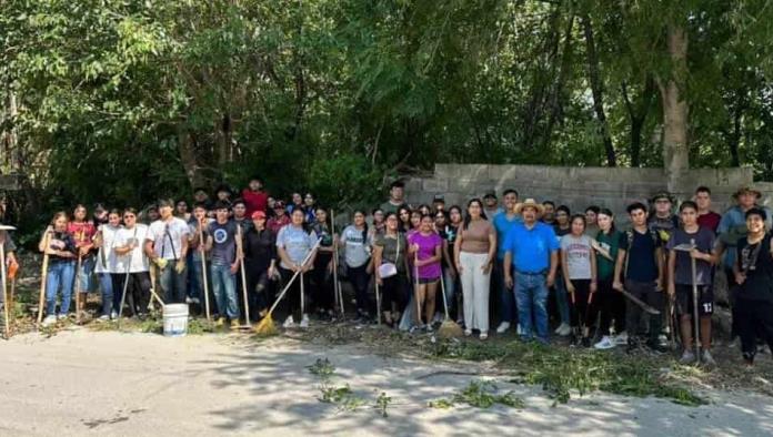 Culminan 70 estudiantes servicio social