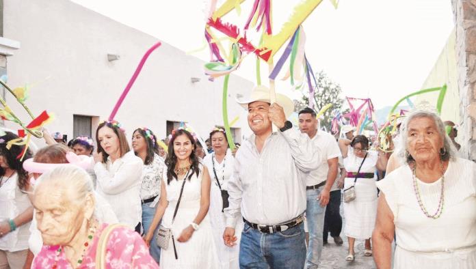 Felicita Beto a abuelitos