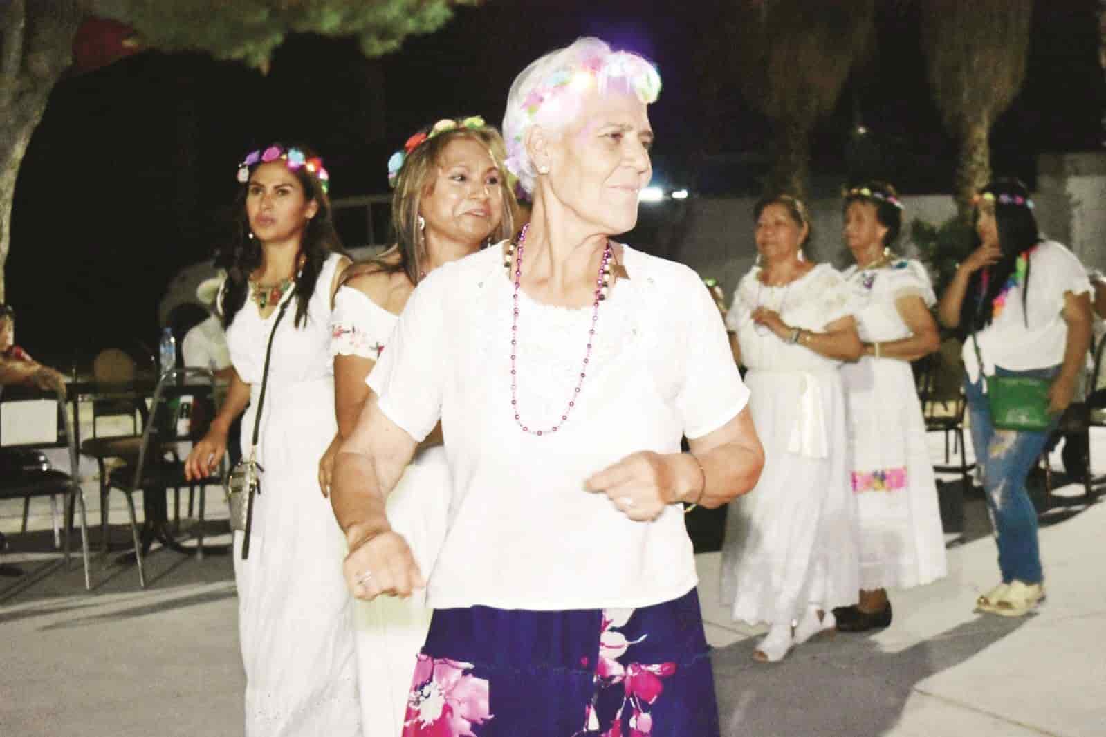 Felicita Beto a abuelitos