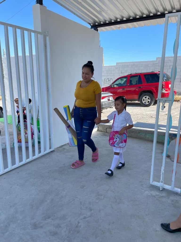 Inician clases entre gritos y llantos