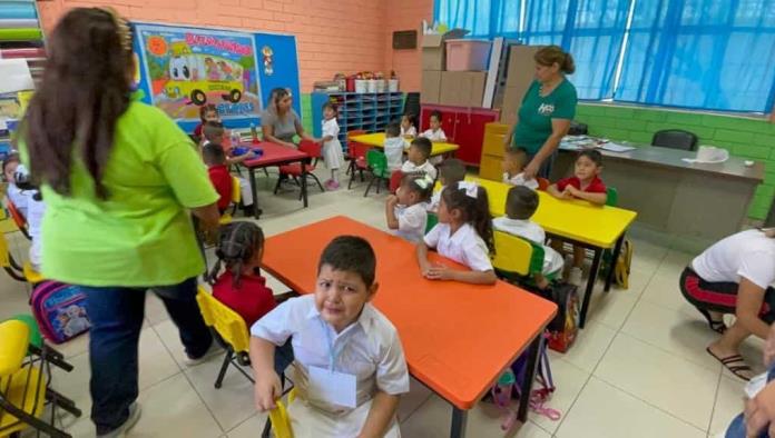 Inician clases entre gritos y llantos