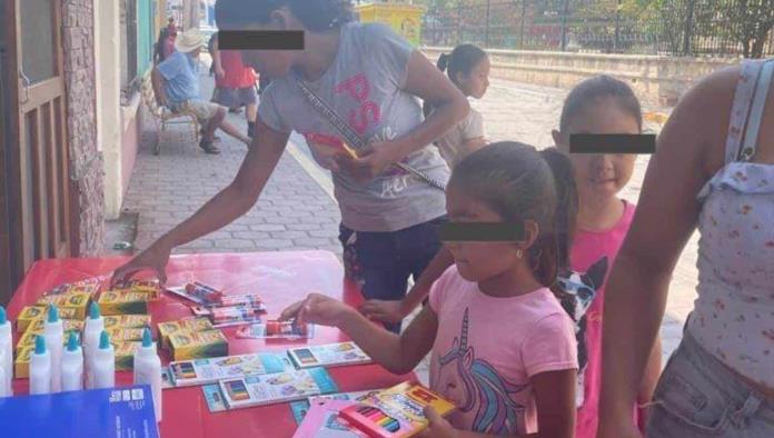 Apoya “El Buzo” con mesa de útiles escolares