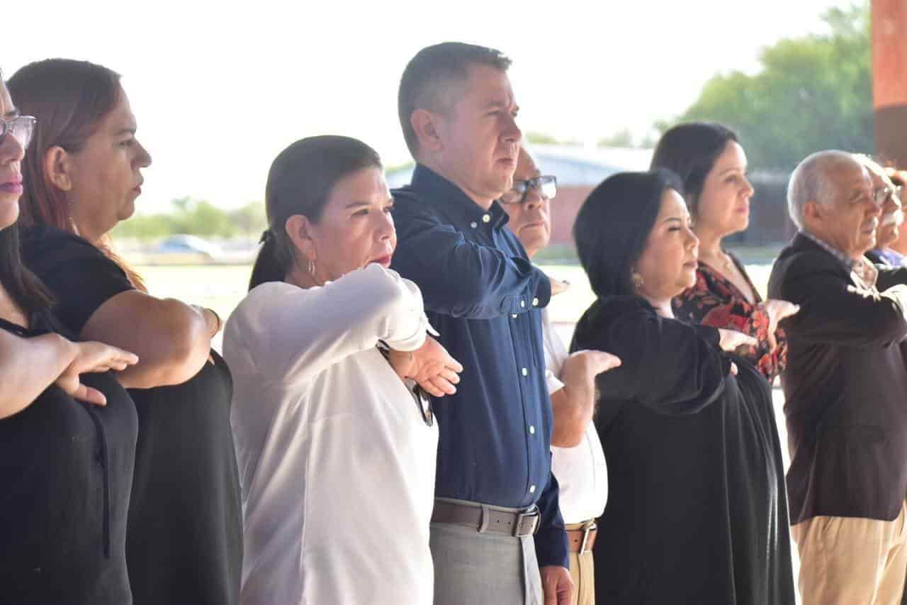 Felicita Hugo a estudiantes